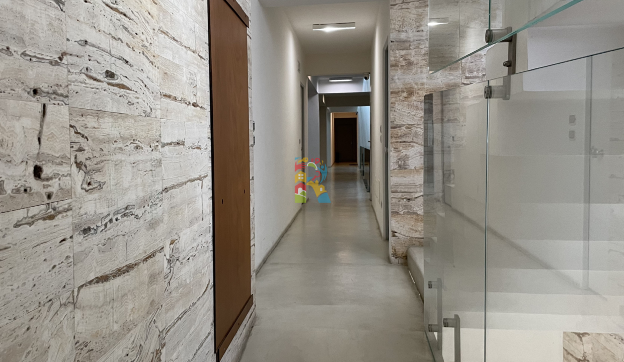 R27_casa_giulianova_corridoio1