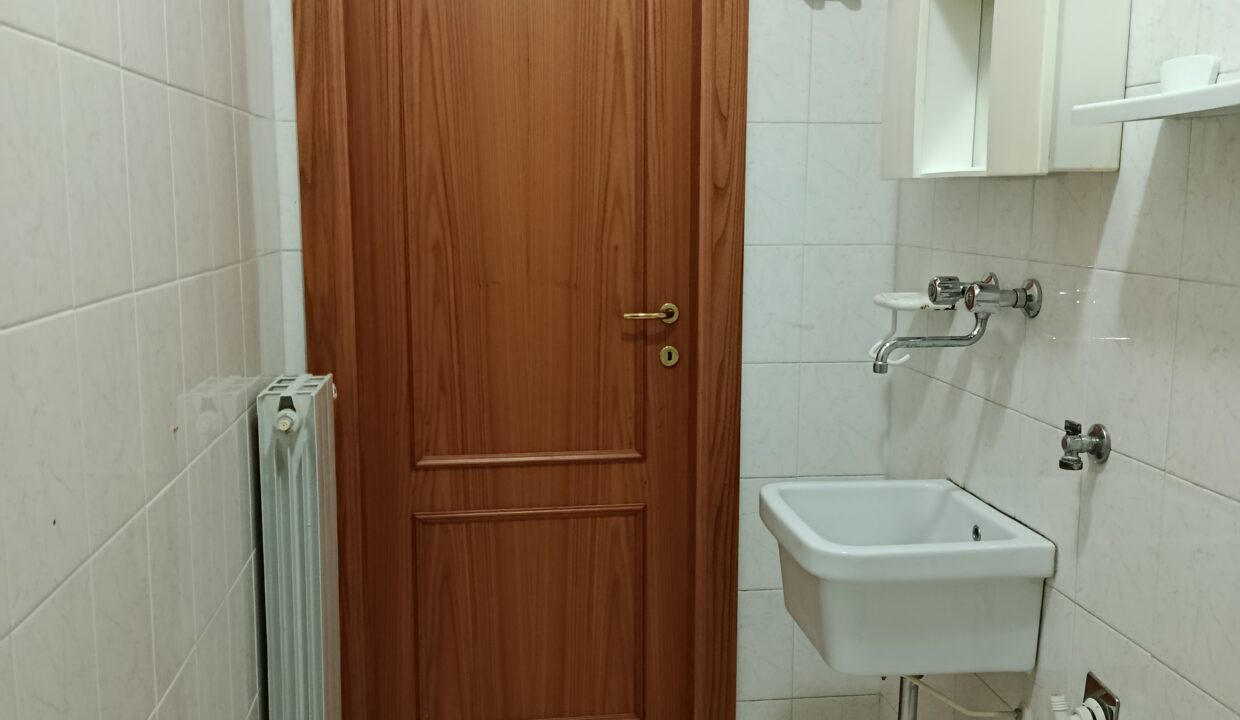 R27_casa_semi_indipendente_scerne_di_Pineto_bagno2