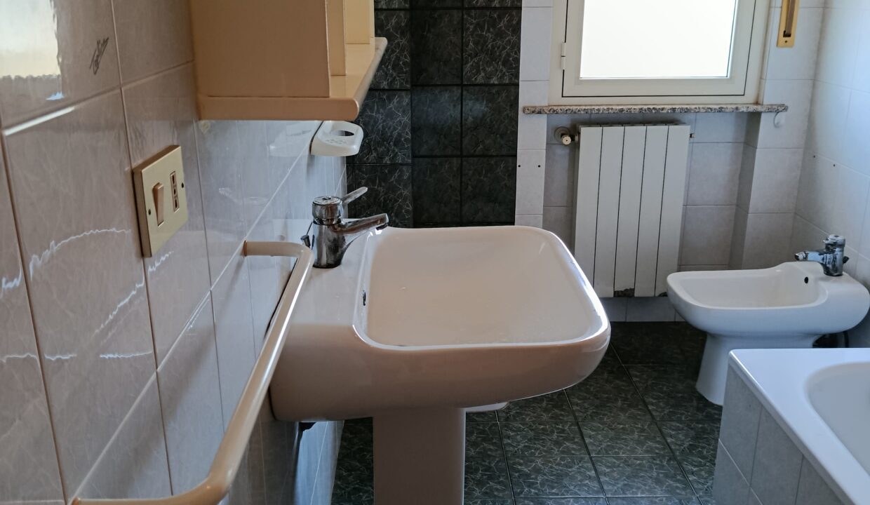 R27_casa_semi_indipendente_scerne_di_Pineto_bagno4