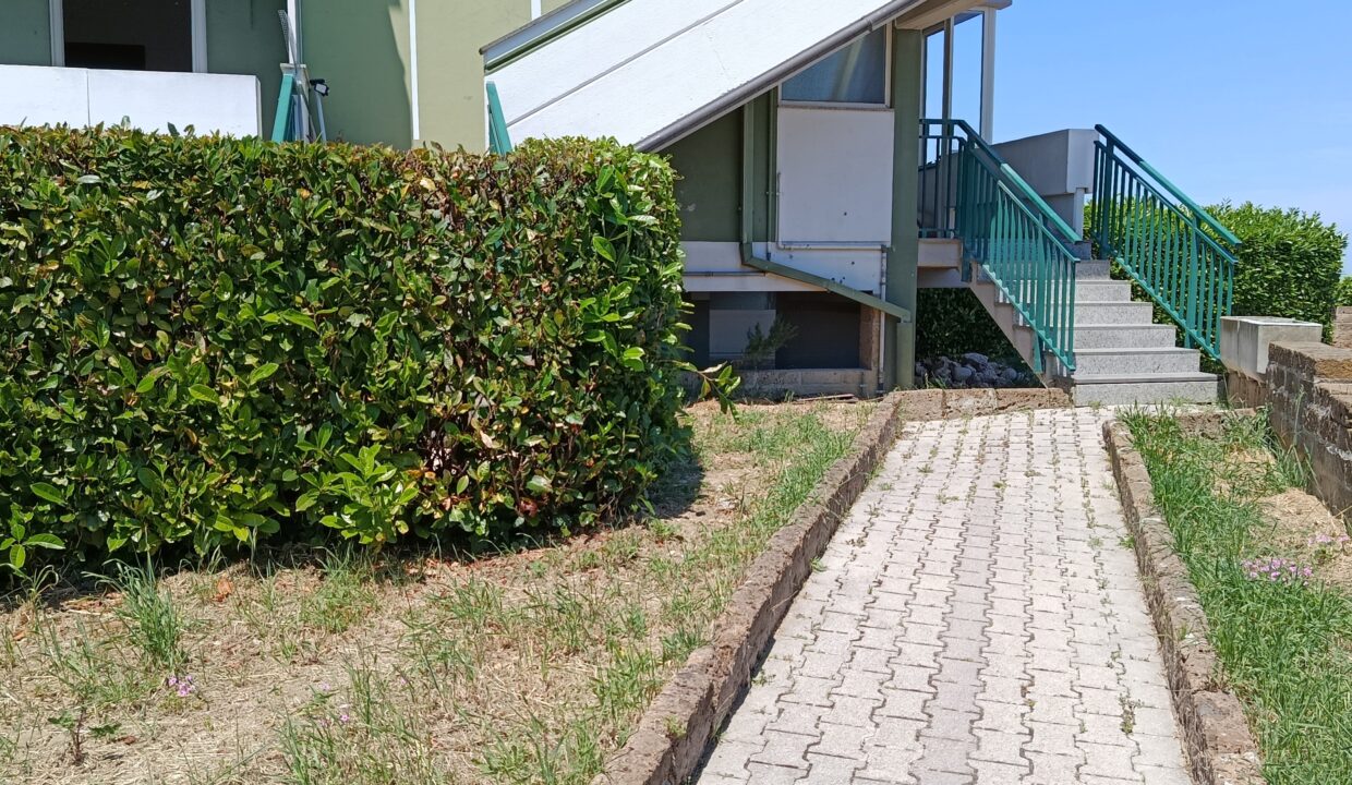 R27_casa_semi_indipendente_scerne_di_Pineto_ingresso1