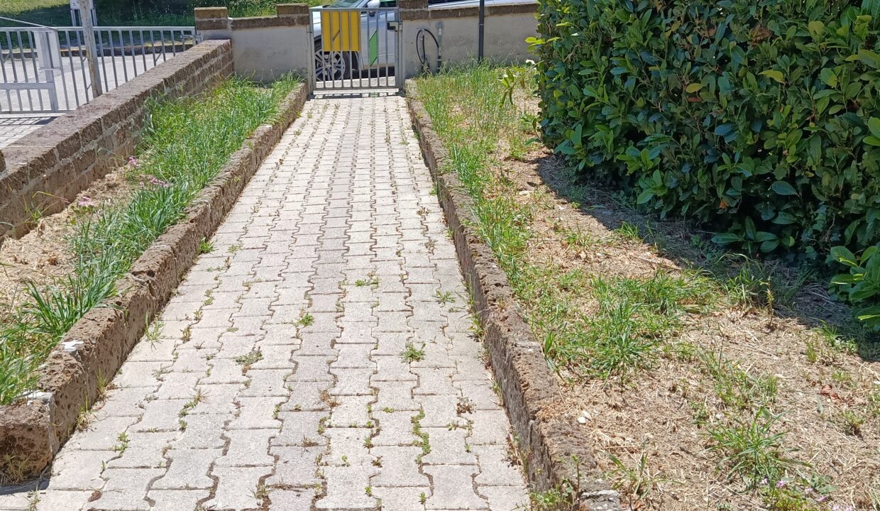 R27_casa_semi_indipendente_scerne_di_Pineto_ingresso2
