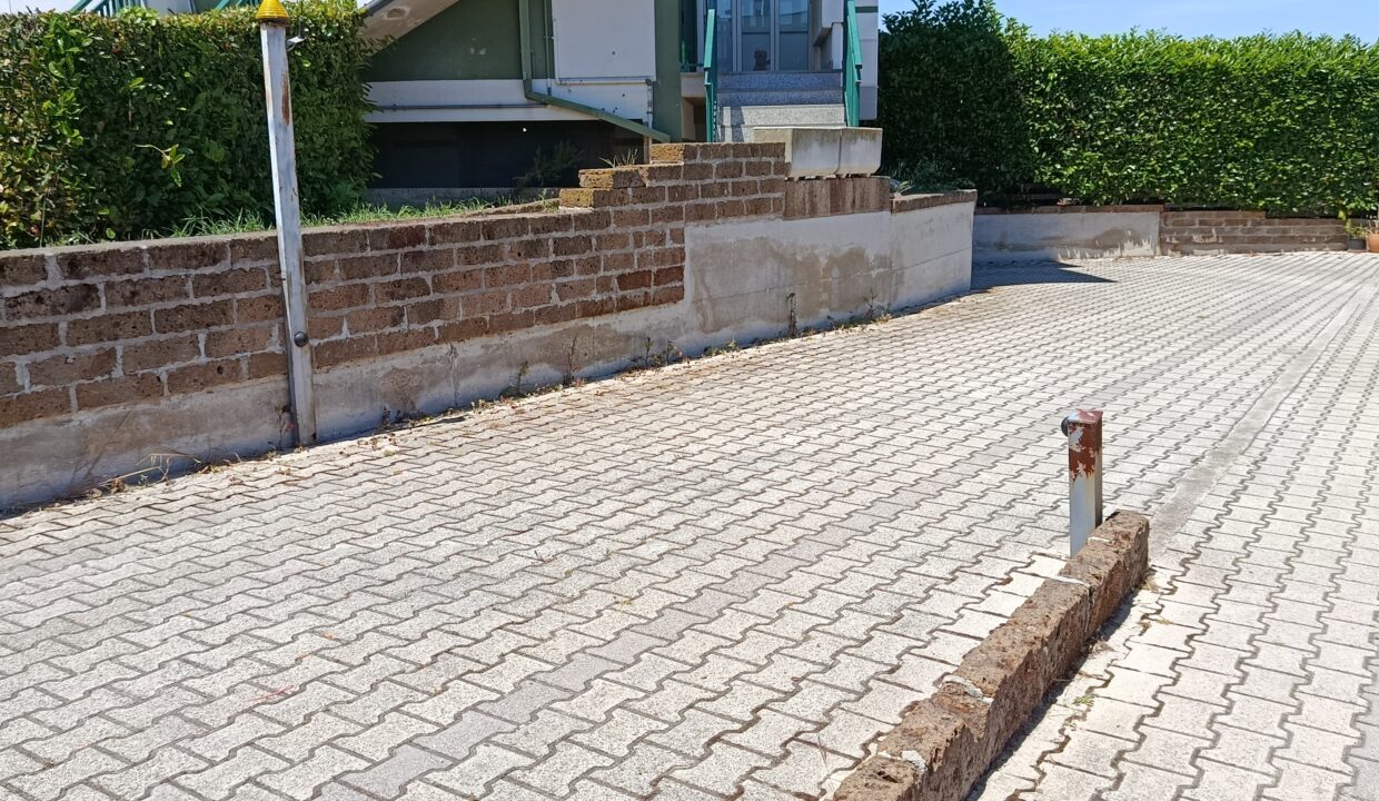 R27_casa_semi_indipendente_scerne_di_Pineto_ingresso_garage1