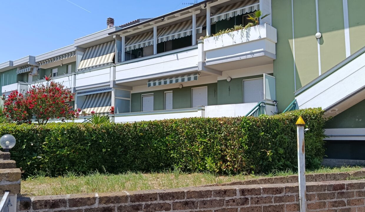 R27_casa_semi_indipendente_scerne_di_Pineto_facciata1