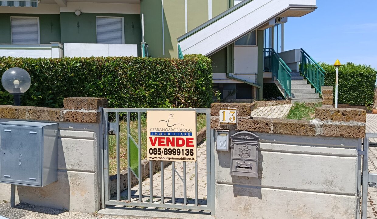 R27_casa_semi_indipendente_scerne_di_Pineto_facciata4