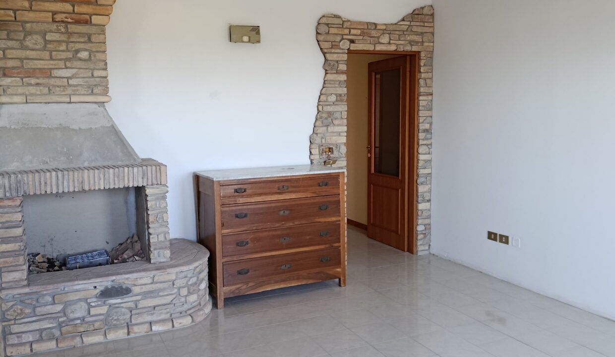 R27_casa_semi_indipendente_scerne_di_Pineto_soggiorno1