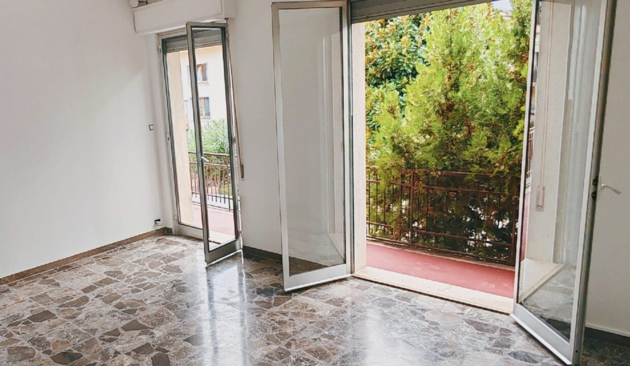 r28 scerne Pavone CAMERA 4