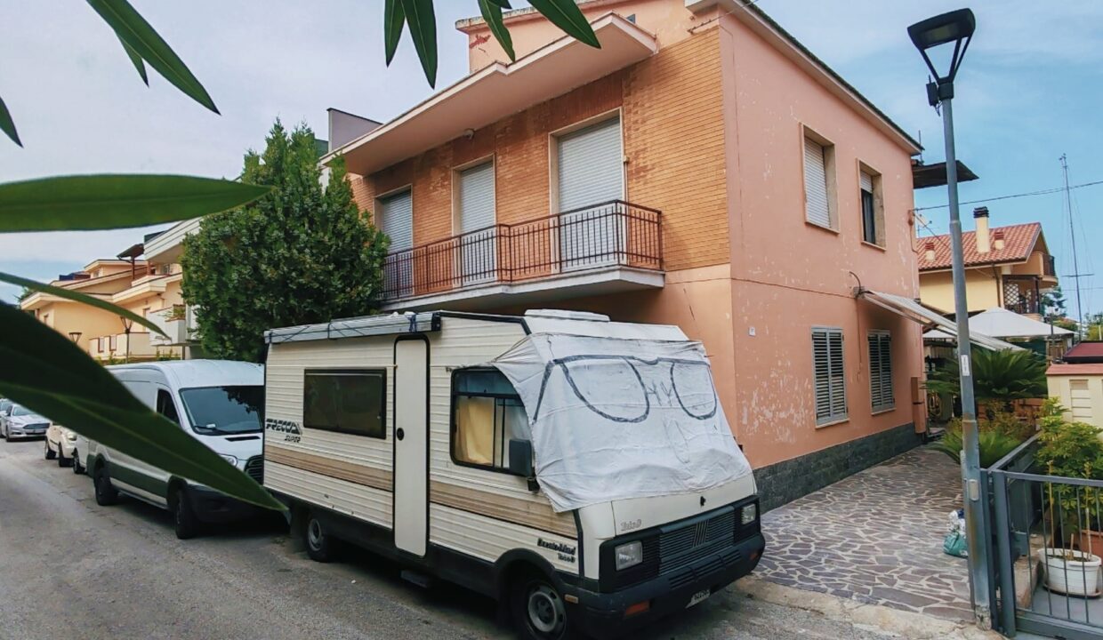 r28 scerne Pavone ESTERNO 1