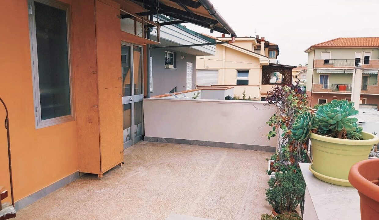 r28 scerne Pavone TERRAZZO 1